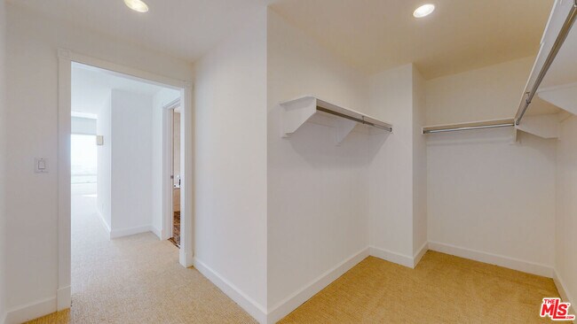 Building Photo - 900 W Olympic Blvd