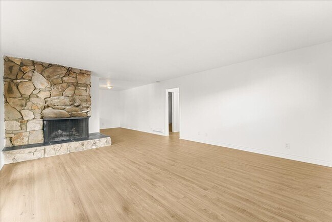 Building Photo - 517 Ximeno Ave