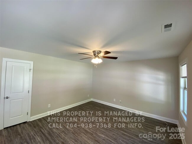 Building Photo - 1418 Ontario Dr