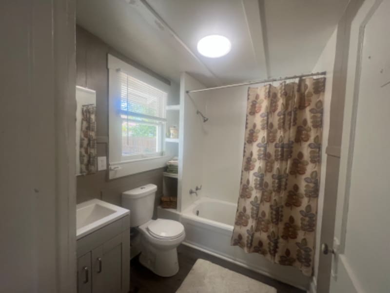 Building Photo - 521 W Ridgewood Ct