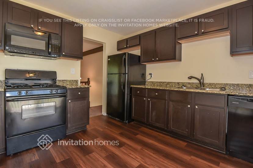 Building Photo - 1307 Foxcroft Dr