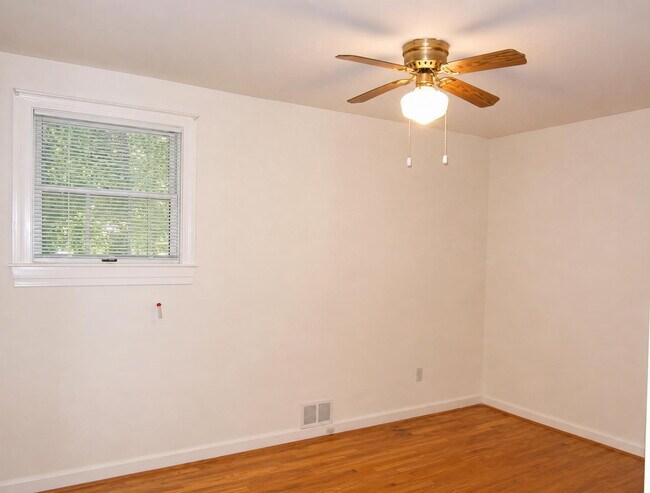 Building Photo - Elegant Split-Level Living in Prime Falls Church Location
