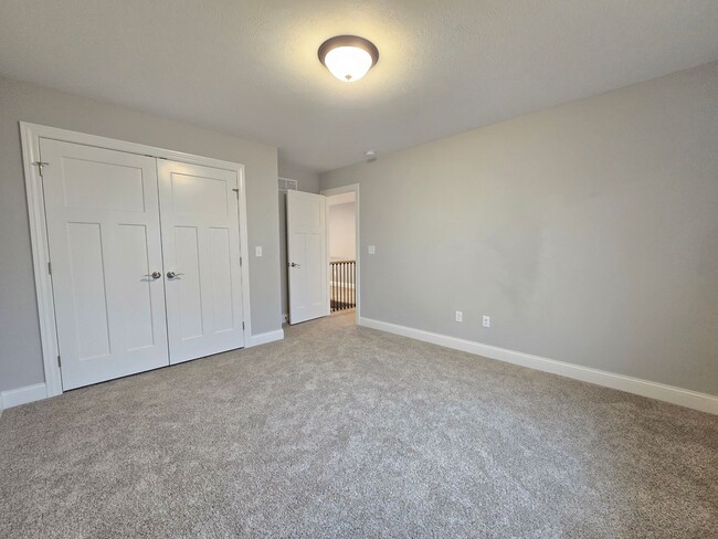 Building Photo - 6 Bedroom Home in Brookridge Estates