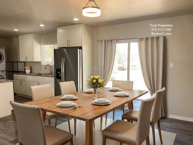 Building Photo - Fully Remodeled SFH