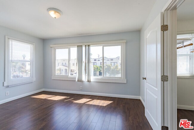 Building Photo - 1409 Bronson Ave