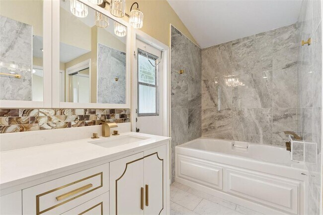 Building Photo - 439 Majesty Dr