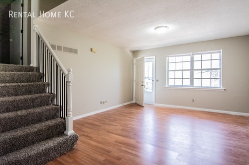Building Photo - 1515 E Leona-