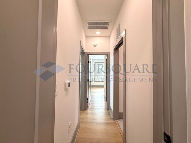 Building Photo - Modern 4-Bed / 4 Bath Townhome with Fireplace, Outdoor Spaces & Fenced Yard – Inside the Beltline...