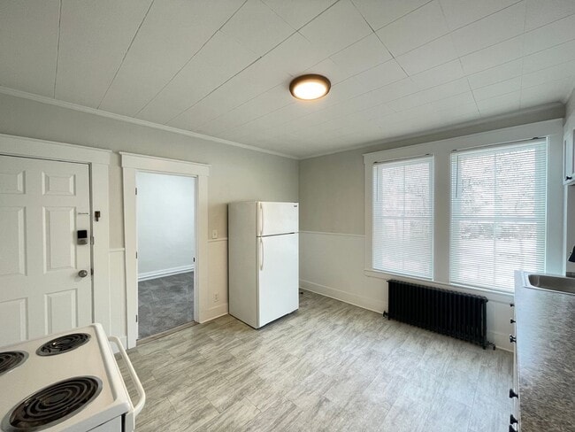 Building Photo - 73 6th St