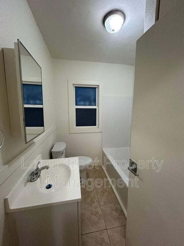 Building Photo - 11380 SW Greenburg Rd