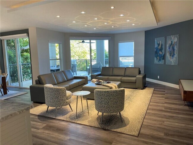 Building Photo - 1050 Seminole Dr