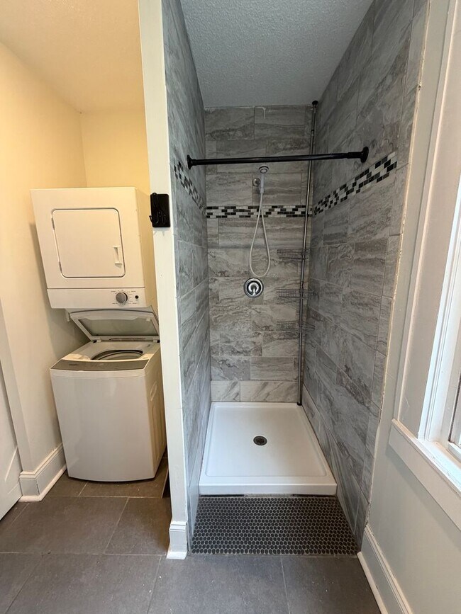 Building Photo - Charming 2 Bed, 2 Bath Home Near German Vi...