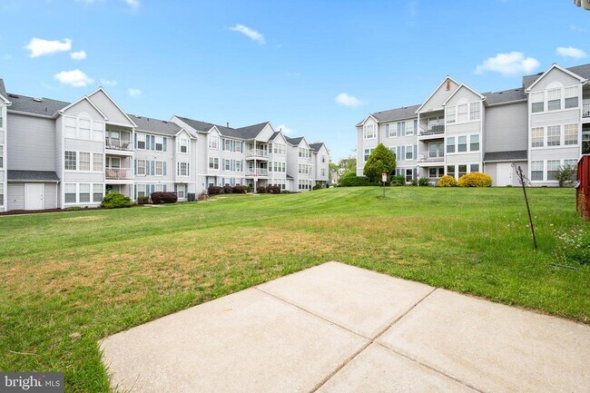 Building Photo - 14 Gemstone Ct