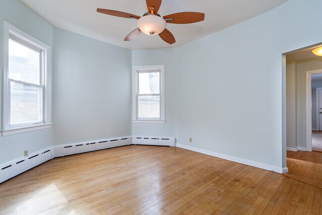 Building Photo - 2650 N Saint Louis Ave