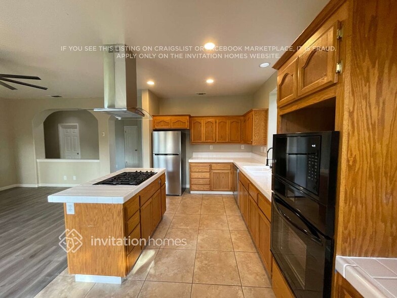 Building Photo - 869 Lariat Loop