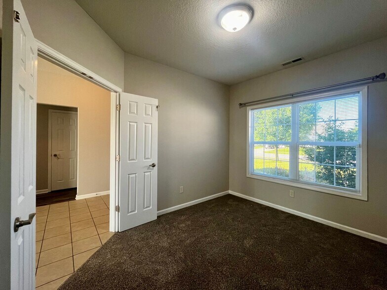 Building Photo - 11013 Calera Passage