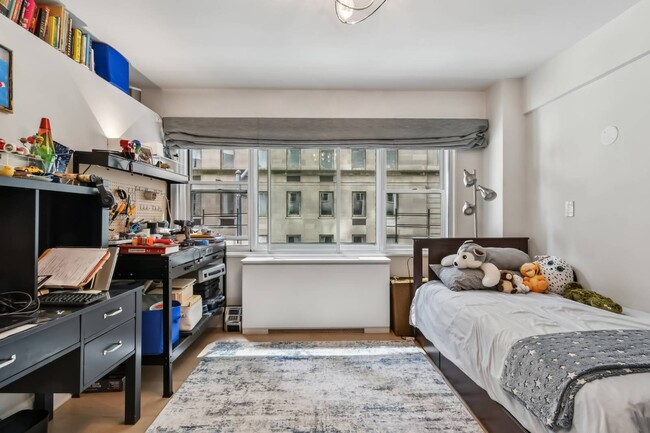 Building Photo - 100 W 57th St