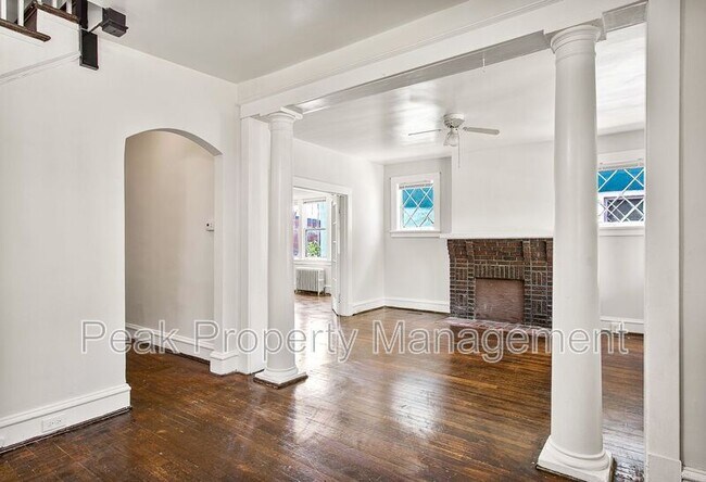 Building Photo - 1304 Bainbridge St