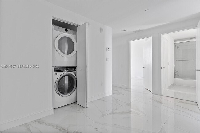 Building Photo - 16385 Biscayne Blvd