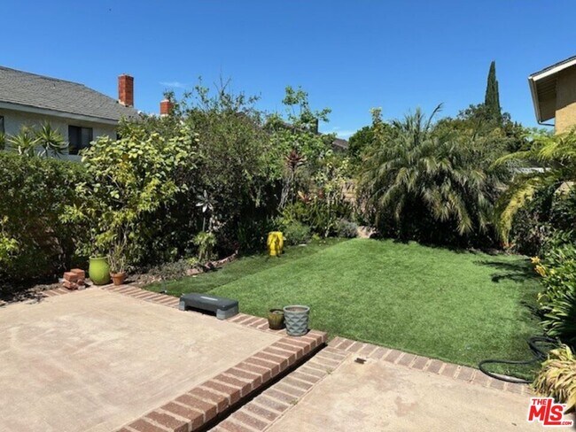 Building Photo - 6501 Bradley Pl