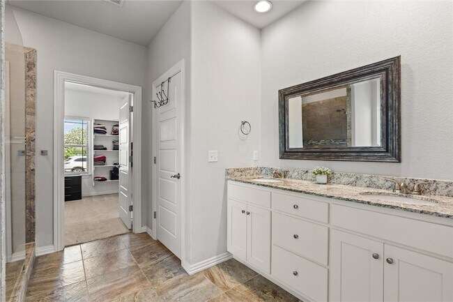 Building Photo - 5819 W Cane Hill Dr