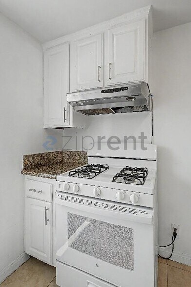 Building Photo - Unit