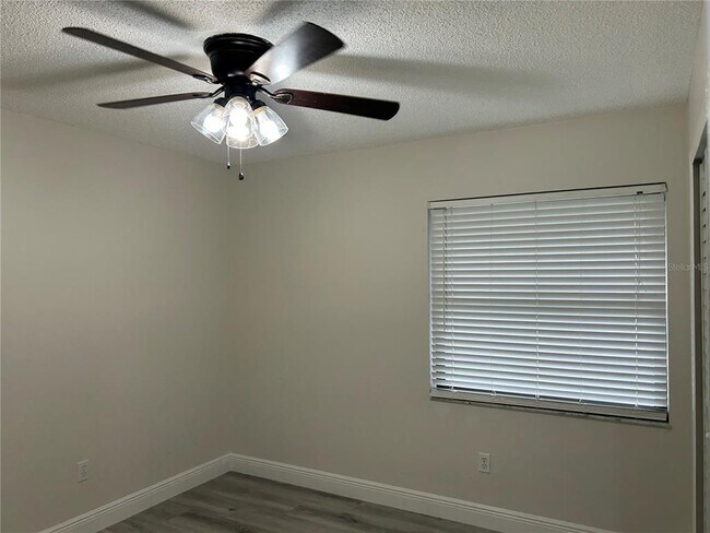 Building Photo - 484 E Maine Ave