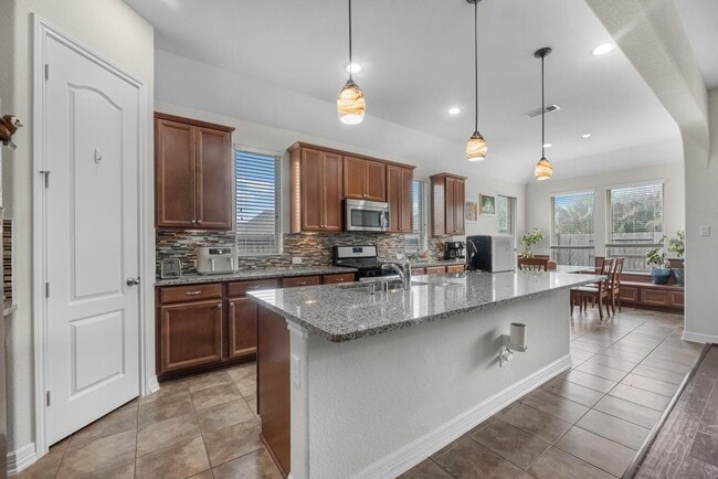 Building Photo - 9714 Sable Canyon Dr