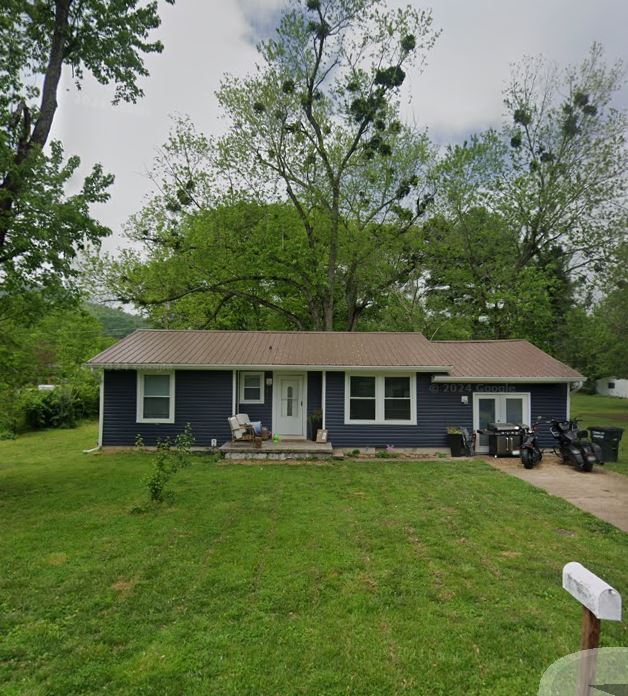 Primary Photo - 1115 N Dennis Ave