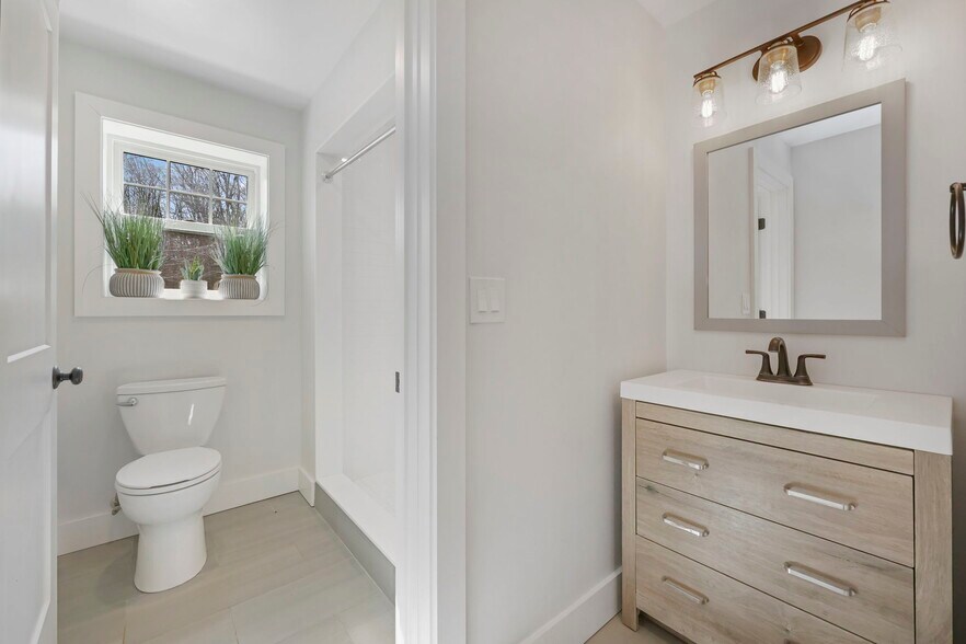 Building Photo - 39 Hunting Ridge Rd