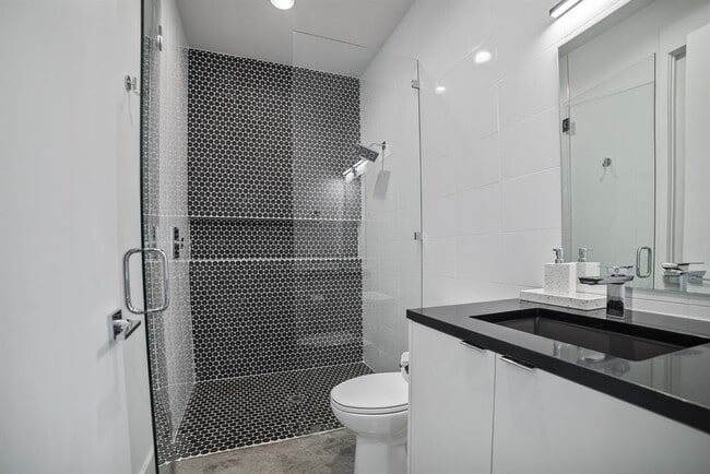 Building Photo - 2003 Melridge Pl