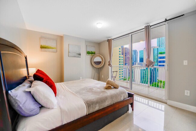 Building Photo - 1200 Brickell Bay Dr