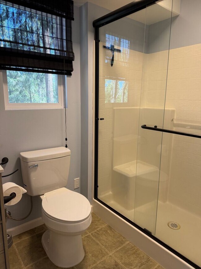 Building Photo - Pioneer Duplex with MOST UTILITIES PAID!