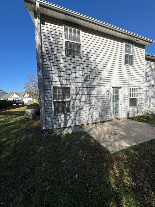 Building Photo - 147 Springwood Ln