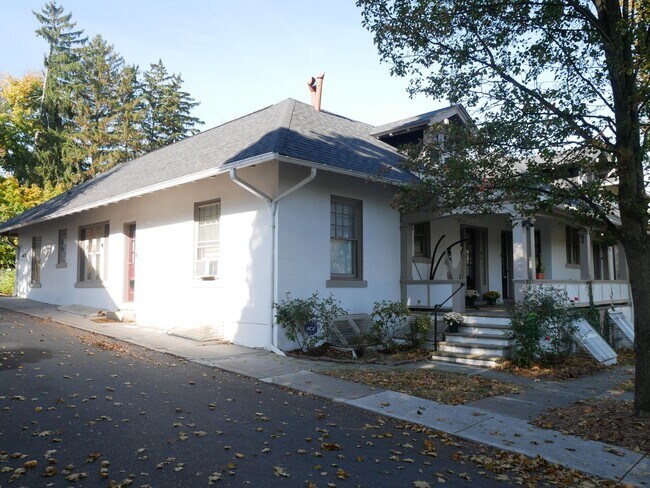 Building Photo - 2110 Walnut St