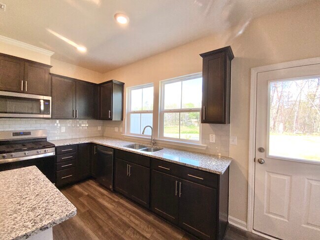 Building Photo - 836 Falls Grove Trl