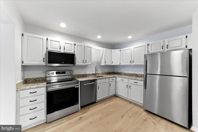 Building Photo - 11 Algonquin Ct