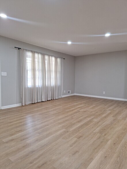 Building Photo - 1605 Brockett Rd