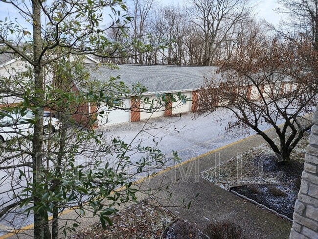 Building Photo - 2990 Sequoia Dr