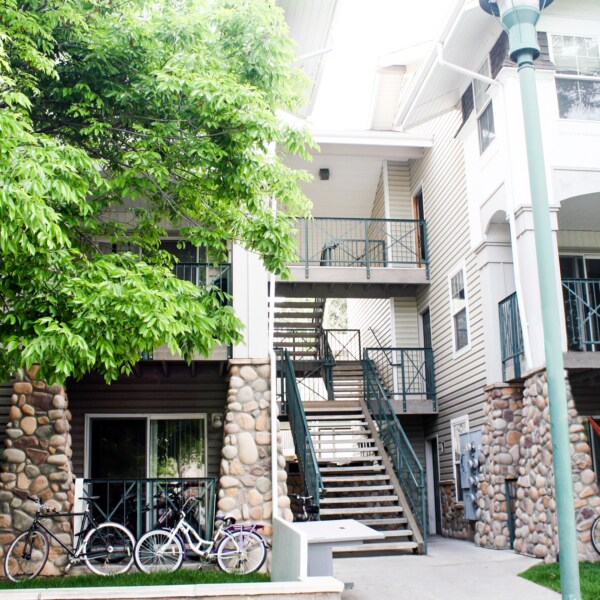 Building Photo - 630 S Sherwood St