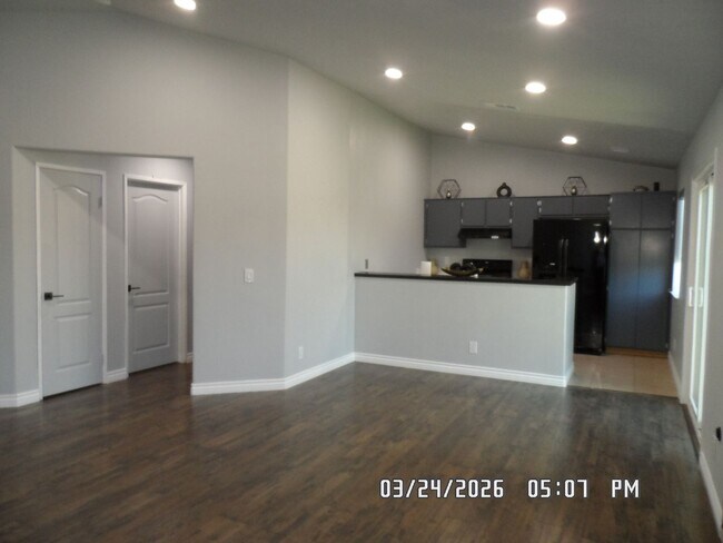 Building Photo - 3 Bedrooms, 2 Bathrooms, approx. 1112 sq. ft., 2 Car Garage, Solar Panels, Internet Included. Cos...