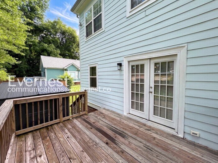 Building Photo - 687 S Evelyn Pl NW