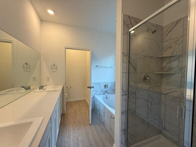 Building Photo - 561 Sormonne Lp