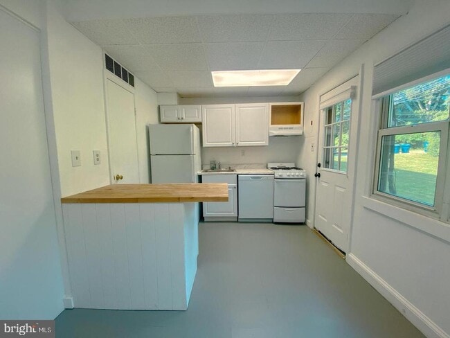 Building Photo - 22 S Monroe Rd