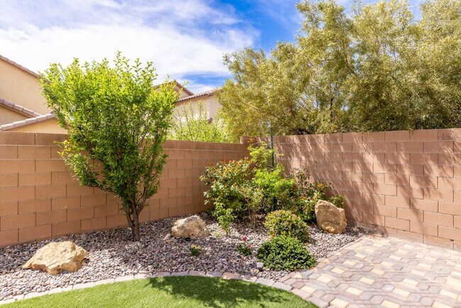 Building Photo - Beautiful West Vegas Home With Next Gen Suite