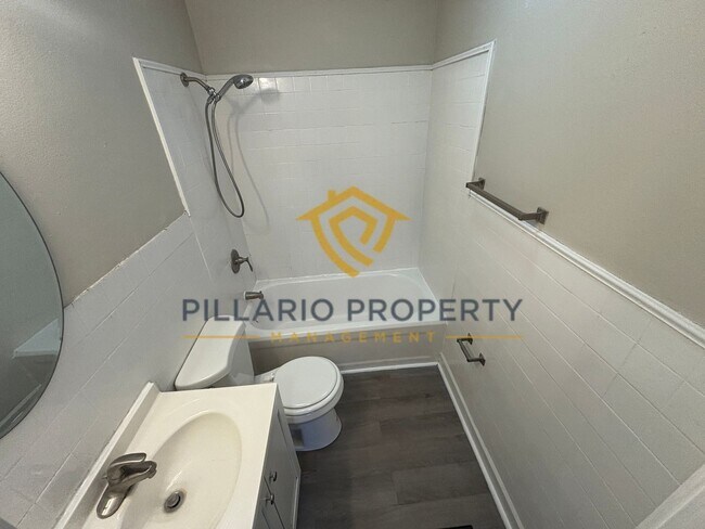 Building Photo - Spacious & Updated 2 Bedroom Home Near Southeast Indy Available NOW!