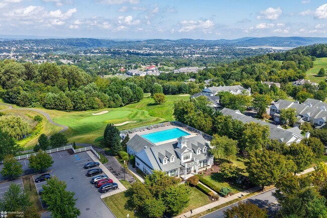 Building Photo - Bright, spacious 2-bedroom / 2-bath condo available now!