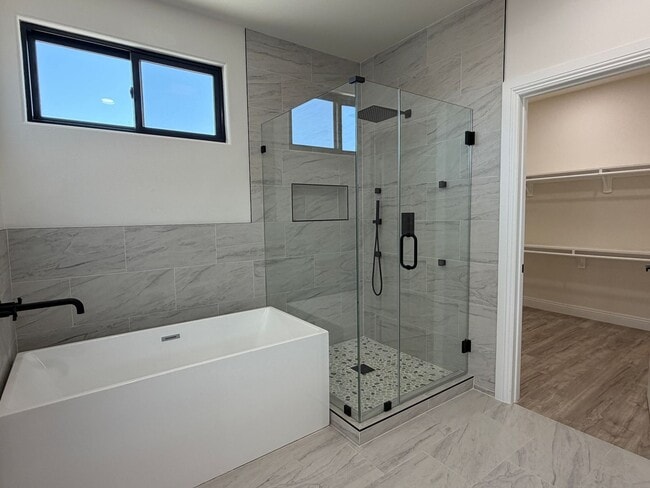 Building Photo - 4465 Gilchrist Dr