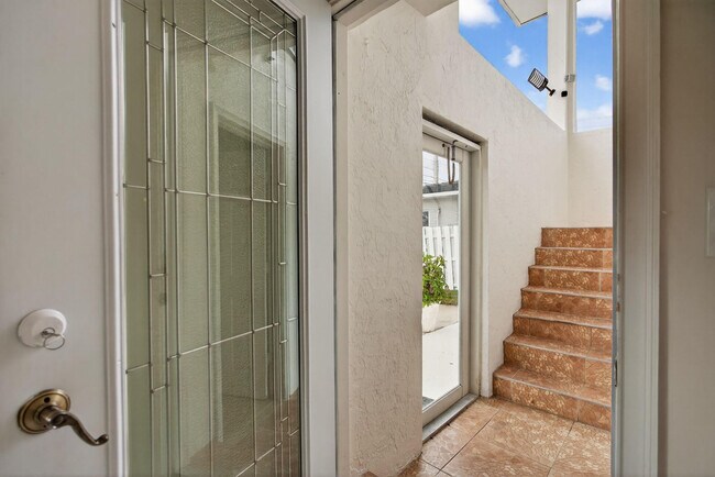 Building Photo - 536 SE 20th Ave