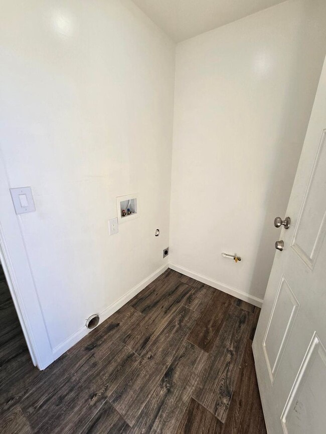 Building Photo - 332 W Illinois St